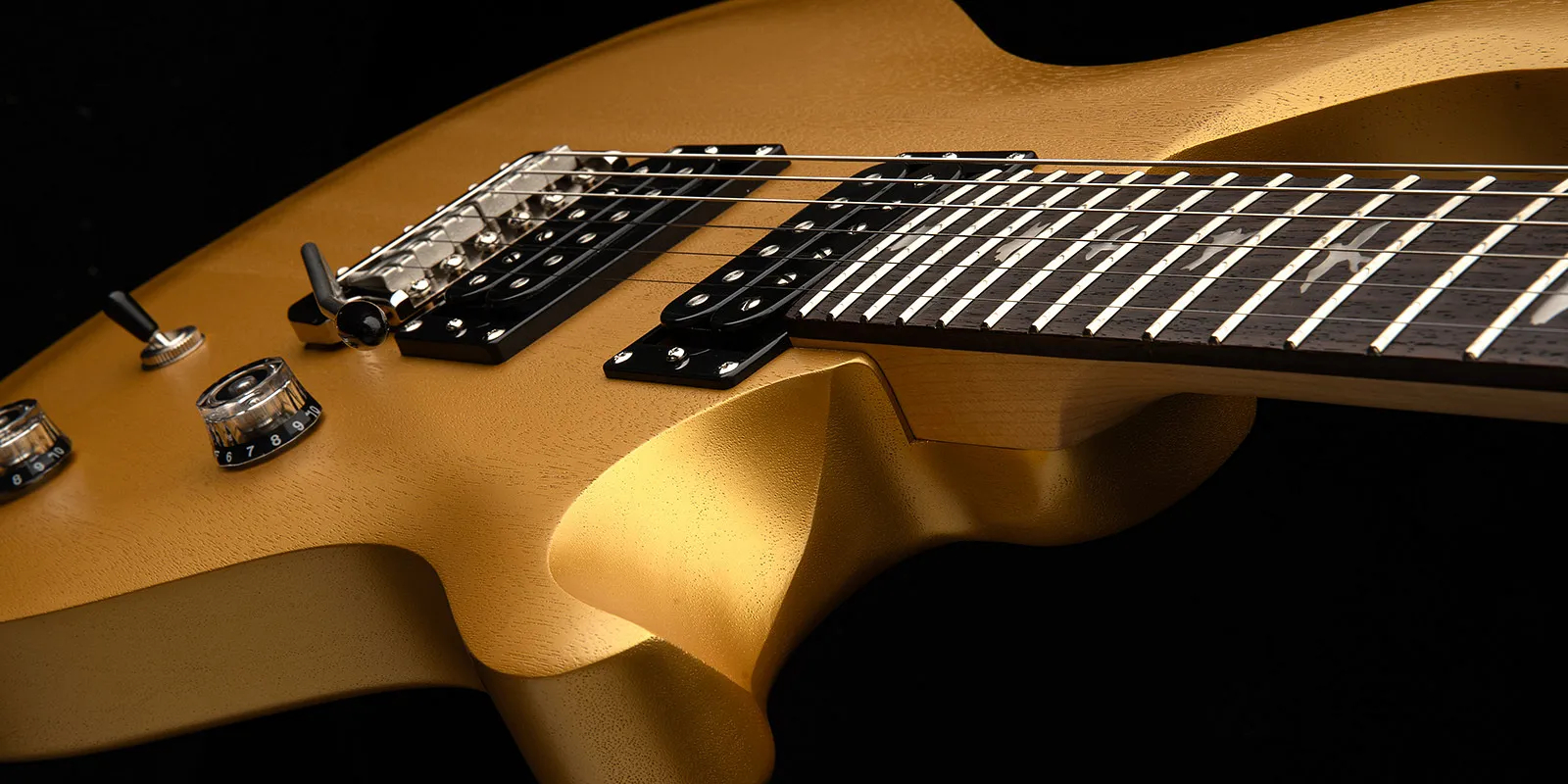 prs-se-ce24-standard-satin-metallic-gold-2025_68dfdace58ddf.jpg