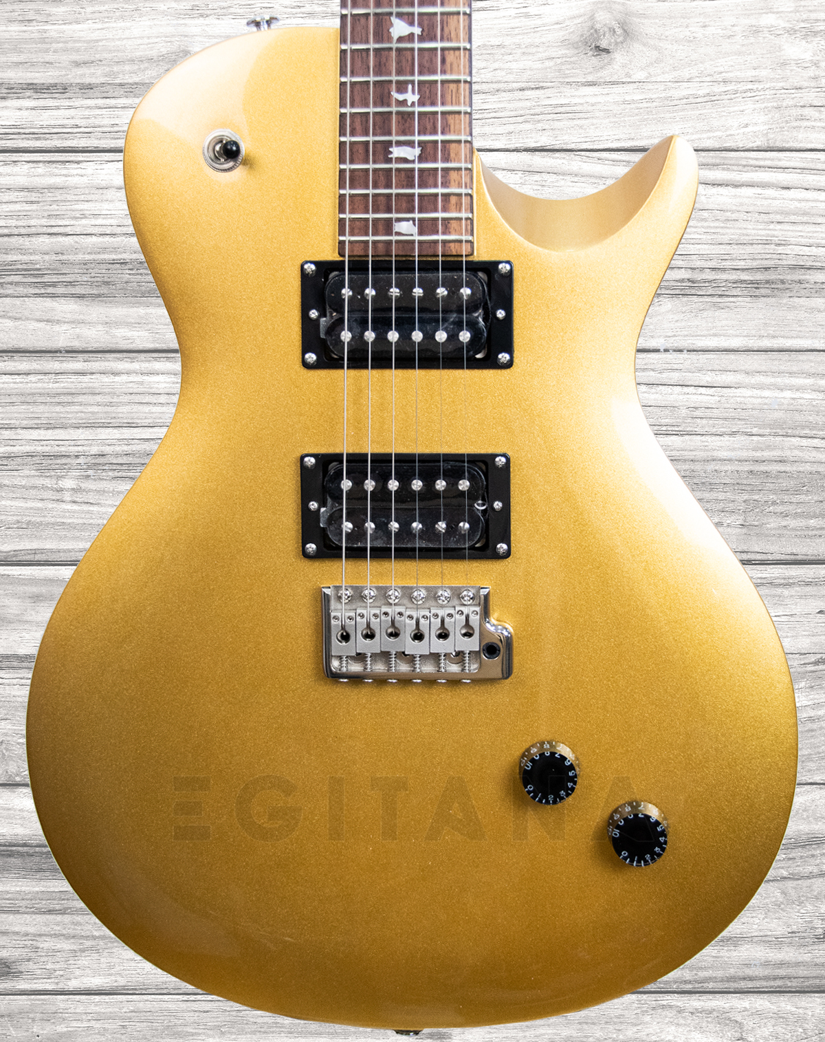 prs-se-santana-singlecut-trem-egyptian-gold_5f5a5640bdd86.jpg