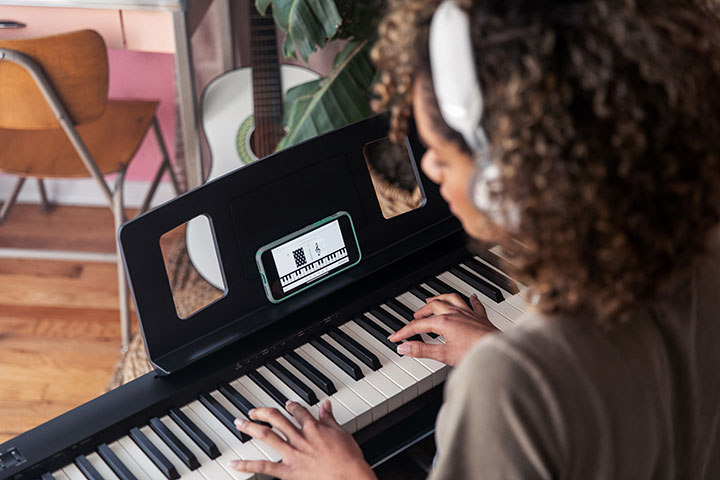 roland-fp-10-bk-piano-digital-eletrico-bluetooth-portatil-colunas-tablet_60abccae2f983.jpg