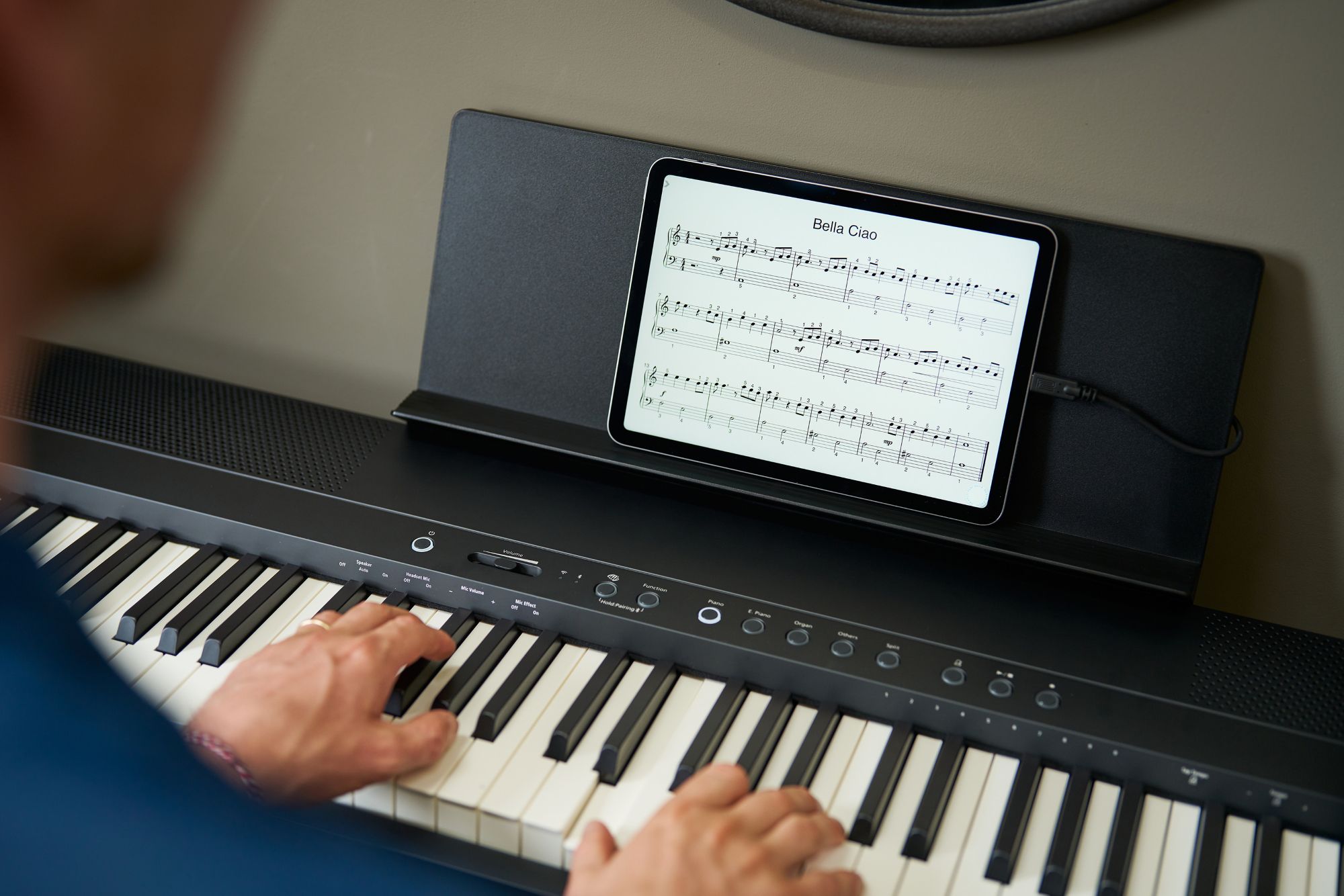 roland-fp-40-piano-digital-88-teclas-com-piano-reality-e-pha-4-standard_6a843293ebef3.jpg