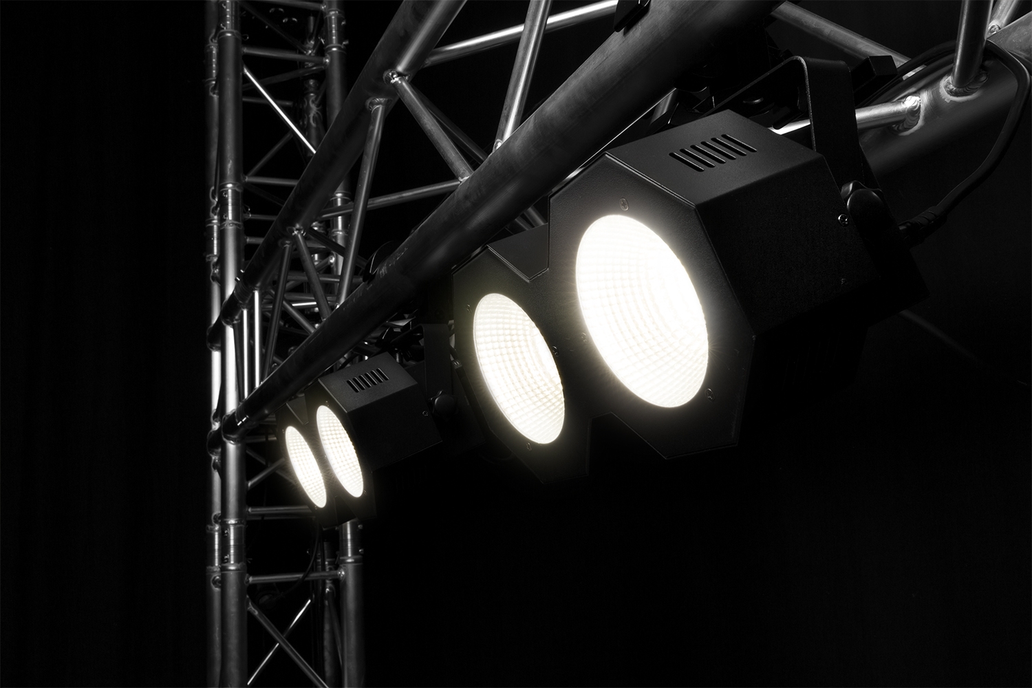 sb200-stage-blinder-2x-50w-cob-led_6a69fe46c41eb.jpg