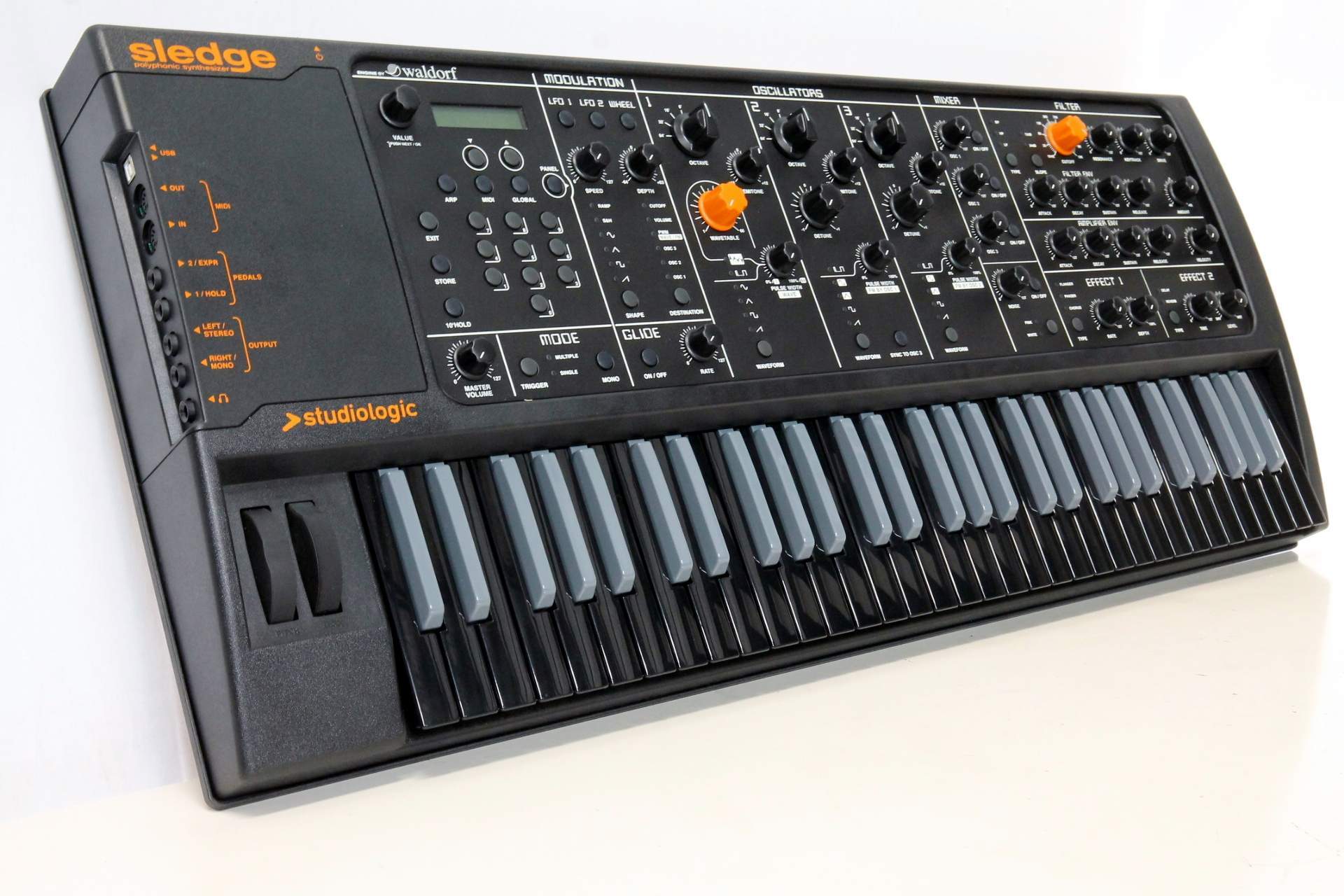 studiologic-sledge-2-black-edition_5d88d0a6b9cc1.jpg
