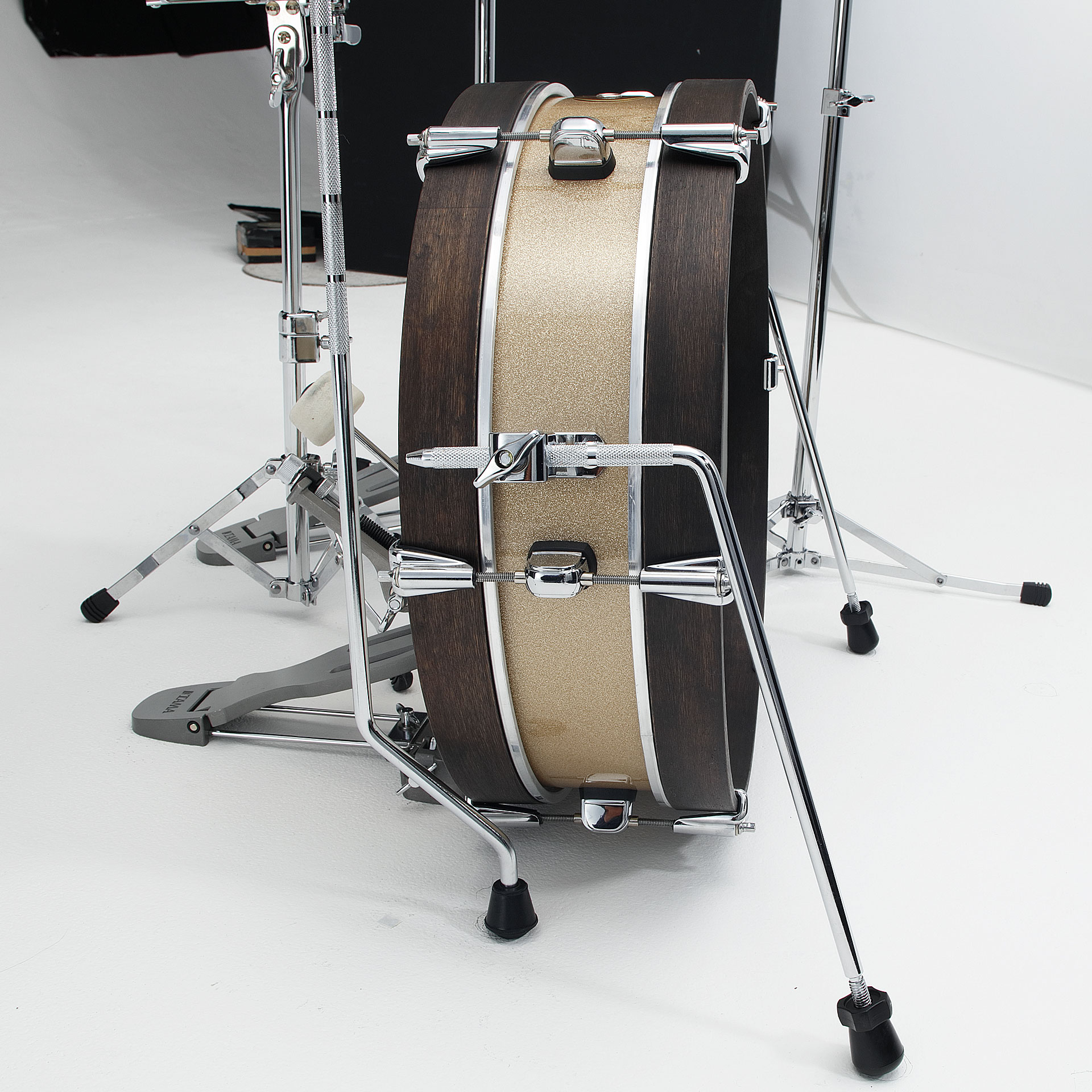 tama-club-jam-ljkb18h3-chm-champagne-mist-18-x-4-pancake-bass-drum_6282464245b43.jpg